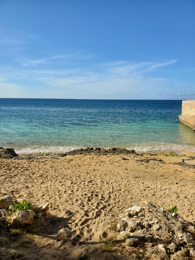 Evelin'S On The Beach Montego Bay Exterior photo